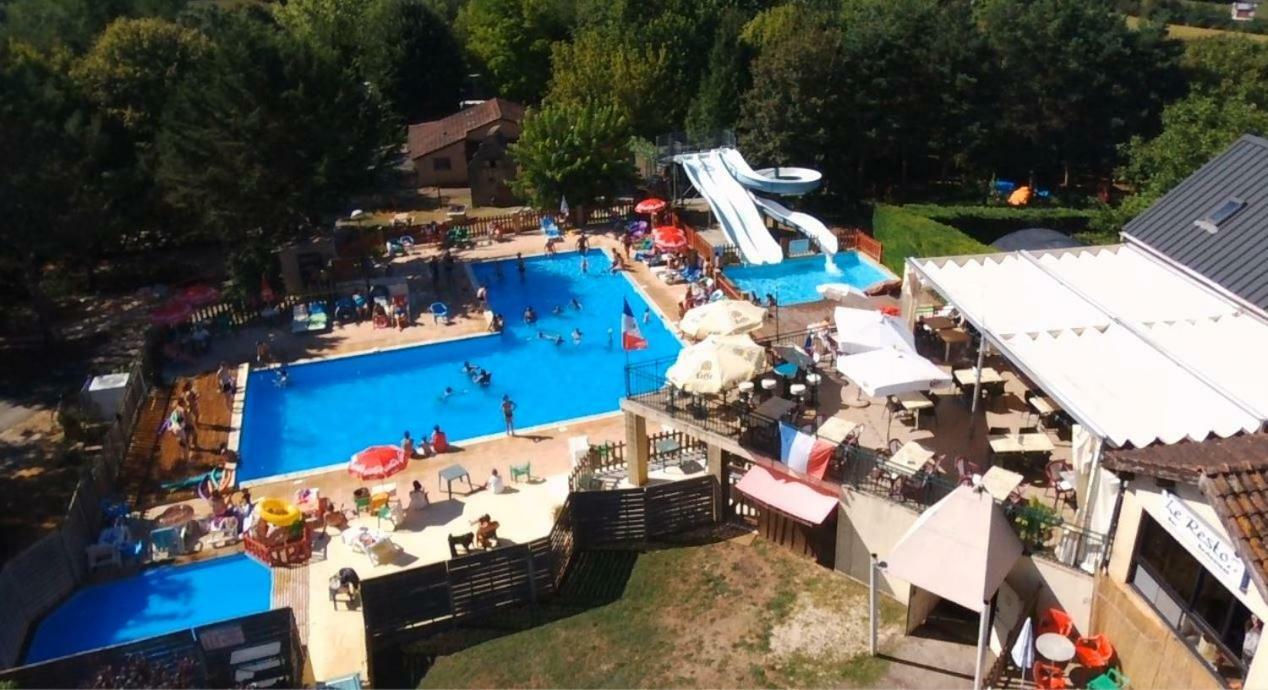 Camping Le Pigeonnier Saint-Crépin-et-Carlucet المظهر الخارجي الصورة