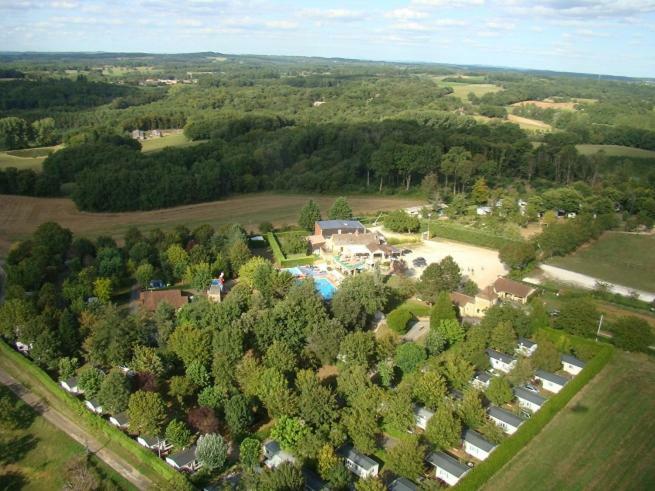 Camping Le Pigeonnier Saint-Crépin-et-Carlucet المظهر الخارجي الصورة