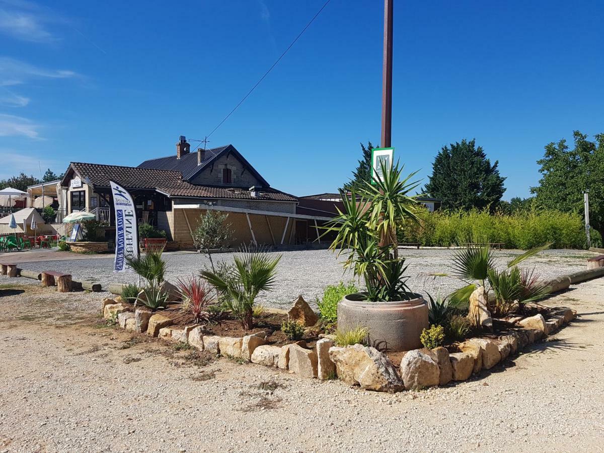 Camping Le Pigeonnier Saint-Crépin-et-Carlucet المظهر الخارجي الصورة